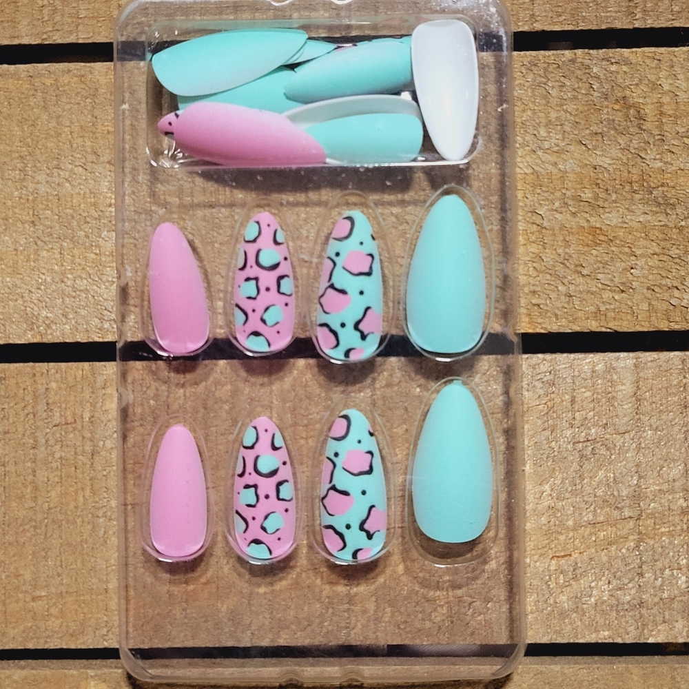 Boutique Press On Nails